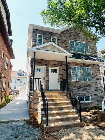 1386 Clove Rd, Staten Island, NY 10301