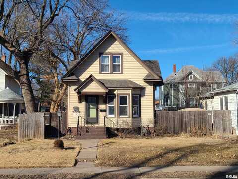 650 E 29TH Street, Davenport, IA 52803