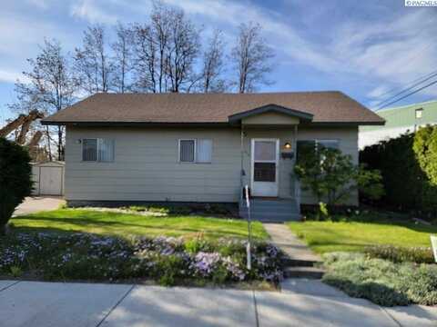 208 E 4th, Grandview, WA 98930