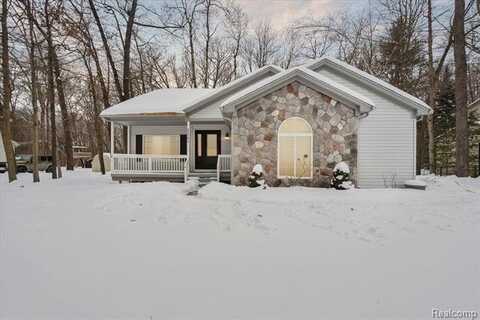 2261 SOMERVILLE Drive, Oxford, MI 48371