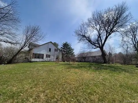 3246 E Maple Avenue, Grand Blanc, MI 48507