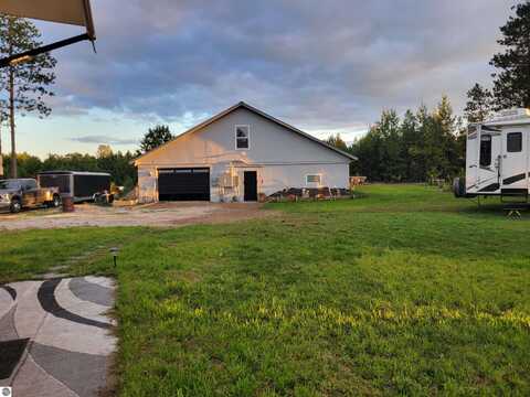 9925 W 16 Road, Mesick, MI 49668
