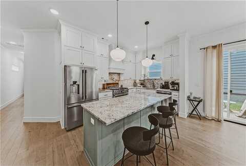 1019 N MAIN ST, Bentonville, AR 72712