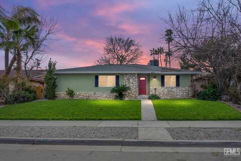 405 Pilgrim Avenue, Taft, CA 93268