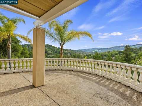 6 Tappan Ln, Orinda, CA 94563