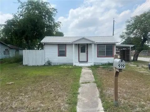 919 N Live Oak Street, Mathis, TX 78368