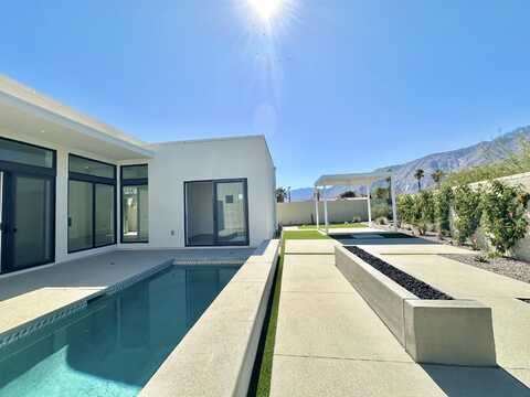 379 Fountain Drive, Palm Springs, CA 92262