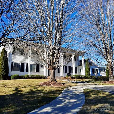 58 Towne Place Drive, Hendersonville, NC 28792