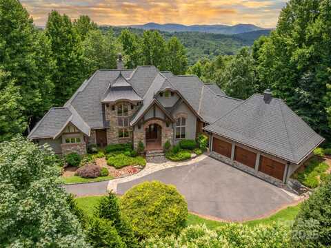 307 Piney Knoll Lane, Hendersonville, NC 28739