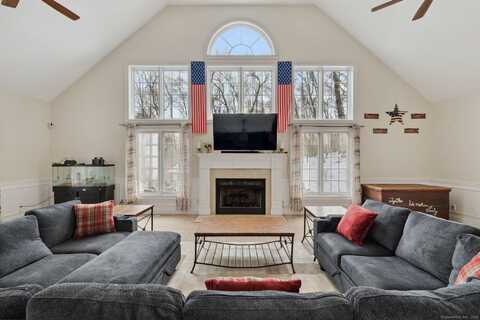 13 Scalise Drive, Columbia, CT 06237