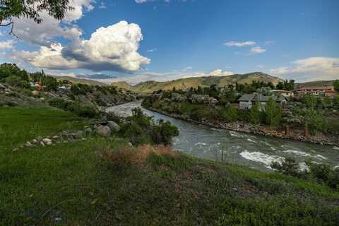 104 Vista Street, Gardiner, MT 59030
