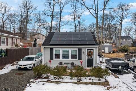 22 Roosevelt Trl, Hopatcong, NJ 07843