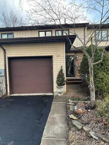 47 Canterberry Cir, Raritan, NJ 08822