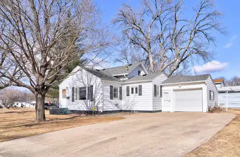 802 N 11th Street, Estherville, IA 51334