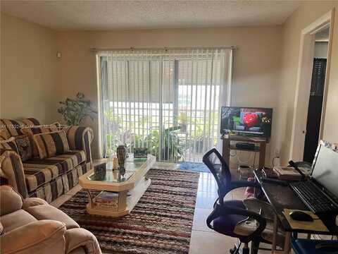 8060 N Sunrise Lakes Dr, Sunrise, FL 33322