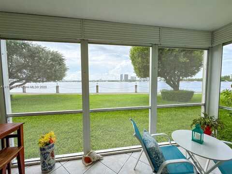 3000 Marcos Dr, Aventura, FL 33160