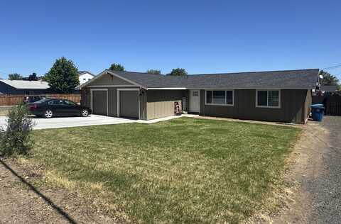 2906 SW Canal Boulevard, Redmond, OR 97756
