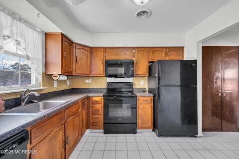55 Franklin Lane, Whiting, NJ 08759
