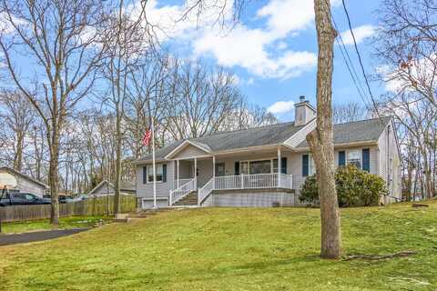 8 Rolling Woods Lane, Hampton Bays, NY 11946