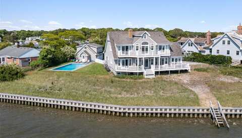 36 Oak Lane, Hampton Bays, NY 11946