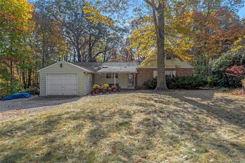 4 Meadowood Court, Huntington, NY 11743