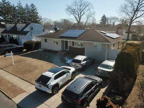 28 Prairie Drive, Babylon, NY 11703