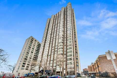 525 W Hawthorne Place, Chicago, IL 60657