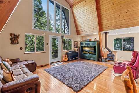 1289 Aleutian Drive, Lake Arrowhead, CA 92352