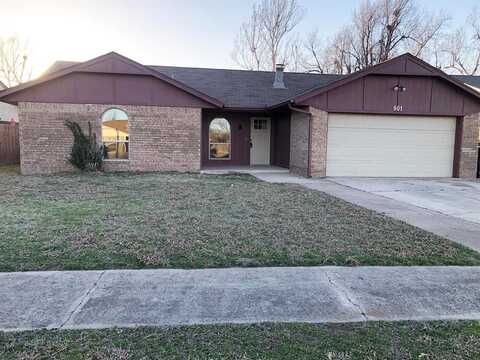 801 N Robinson Avenue, Moore, OK 73170