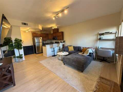 5757 E University Boulevard, Dallas, TX 75206