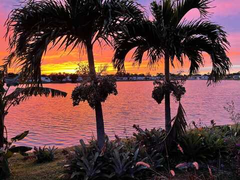 6927 41st Avenue N, West Palm Beach, FL 33404