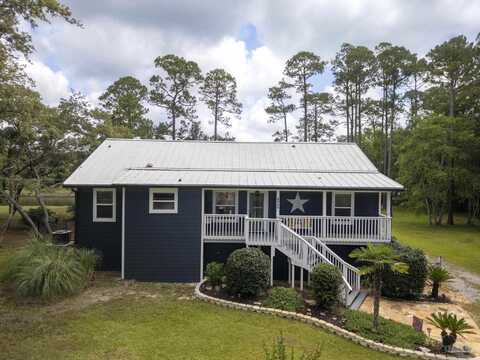 8840 Sand Pine Dr, Navarre, FL 32566