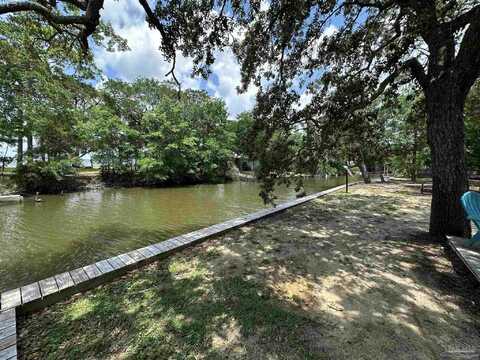 301 Katie St, Milton, FL 32583