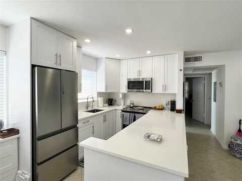 548 Durham S, Deerfield Beach, FL 33442