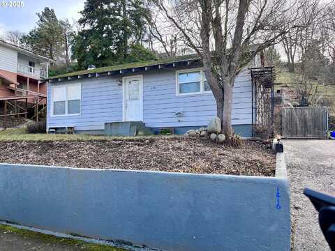 1216 E 17TH ST, The Dalles, OR 97058