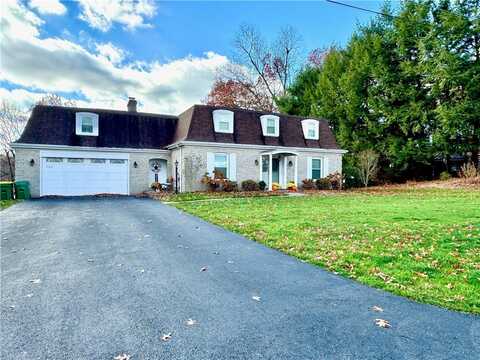 136 Woodridge Rd, Centertown, PA 16001