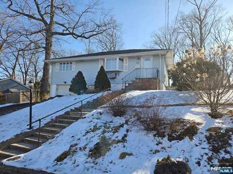 33 Hilltop Terrace, Bloomingdale, NJ 07403