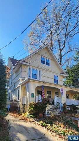 180 Crescent Avenue, Leonia, NJ 07605