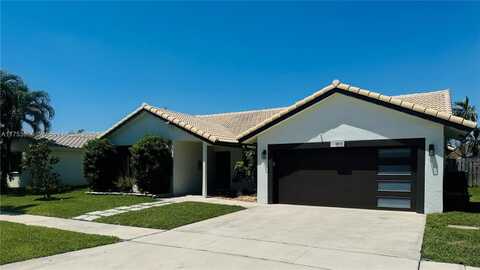 10111 SW 16th Ct, Davie, FL 33324