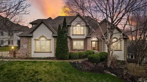 W216n5210 Golfview Dr, Menomonee Falls, WI 53051