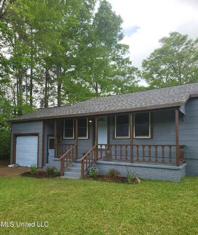 221 N Vardaman Street, Wiggins, MS 39577