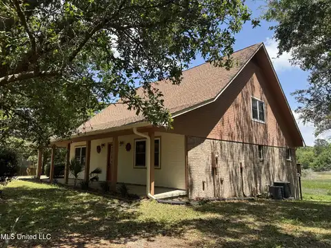 1517 Oak Leaf Circle, Gautier, MS 39553