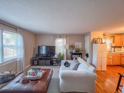 20 Germain Ave, Quincy, MA 02169