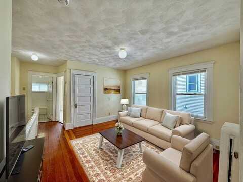 17 Pierce St, Quincy, MA 02171