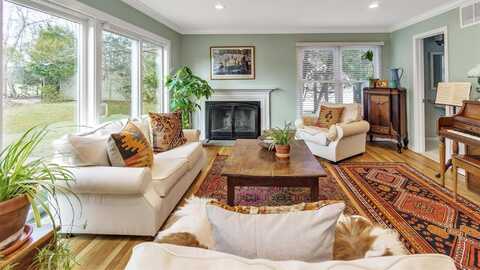 25 Mitchell Road, Westhampton Beach, NY 11978