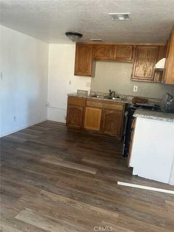 38434 10th St E, Palmdale, CA 93550