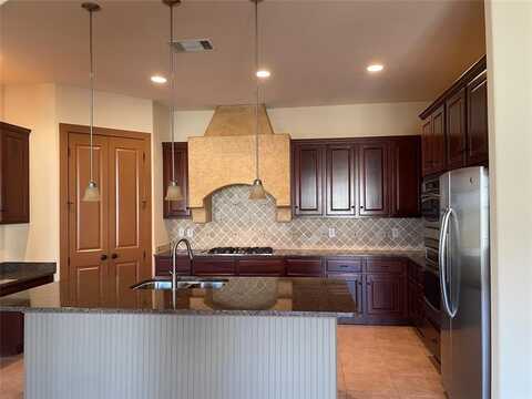 555 Via Amalfi, Irving, TX 75039