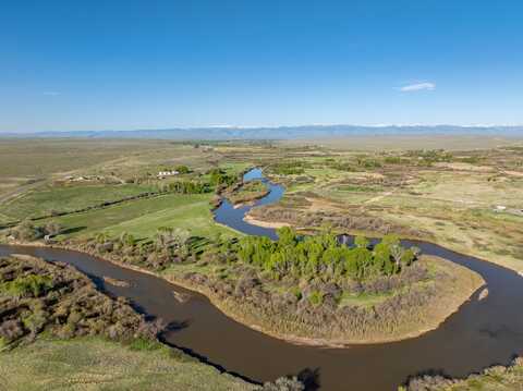 437 Rendezvous Rd, Riverton, WY 82501