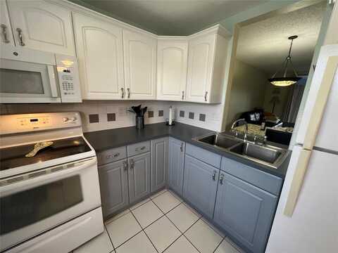 5750 NW 64th Ave, Tamarac, FL 33319