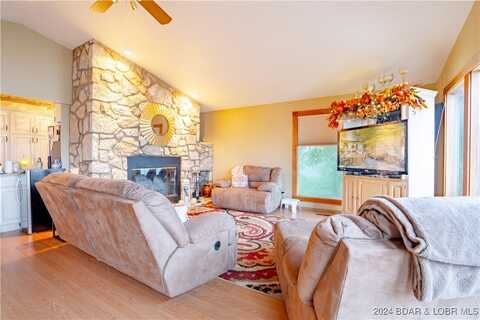 412 Crown Point Drive, Lake Ozark, MO 65049